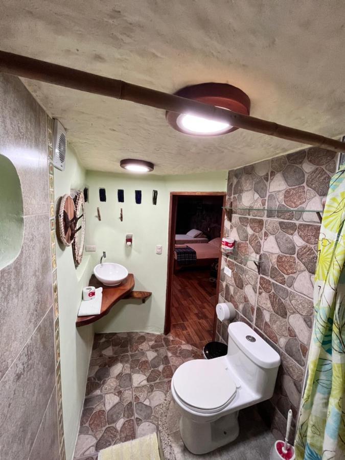 Lonesome George Ecolodge 푸에르토아요라 외부 사진