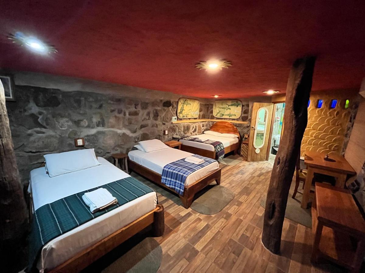 Lonesome George Ecolodge 푸에르토아요라 외부 사진