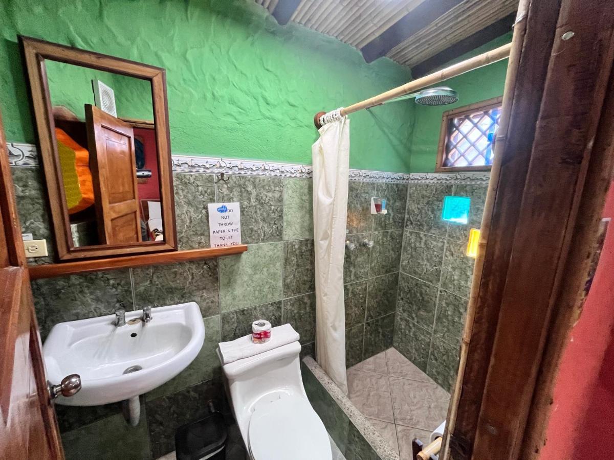 Lonesome George Ecolodge 푸에르토아요라 외부 사진