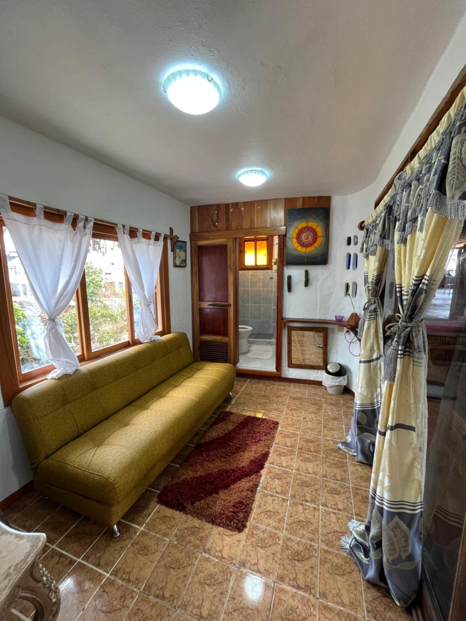 Lonesome George Ecolodge 푸에르토아요라 외부 사진