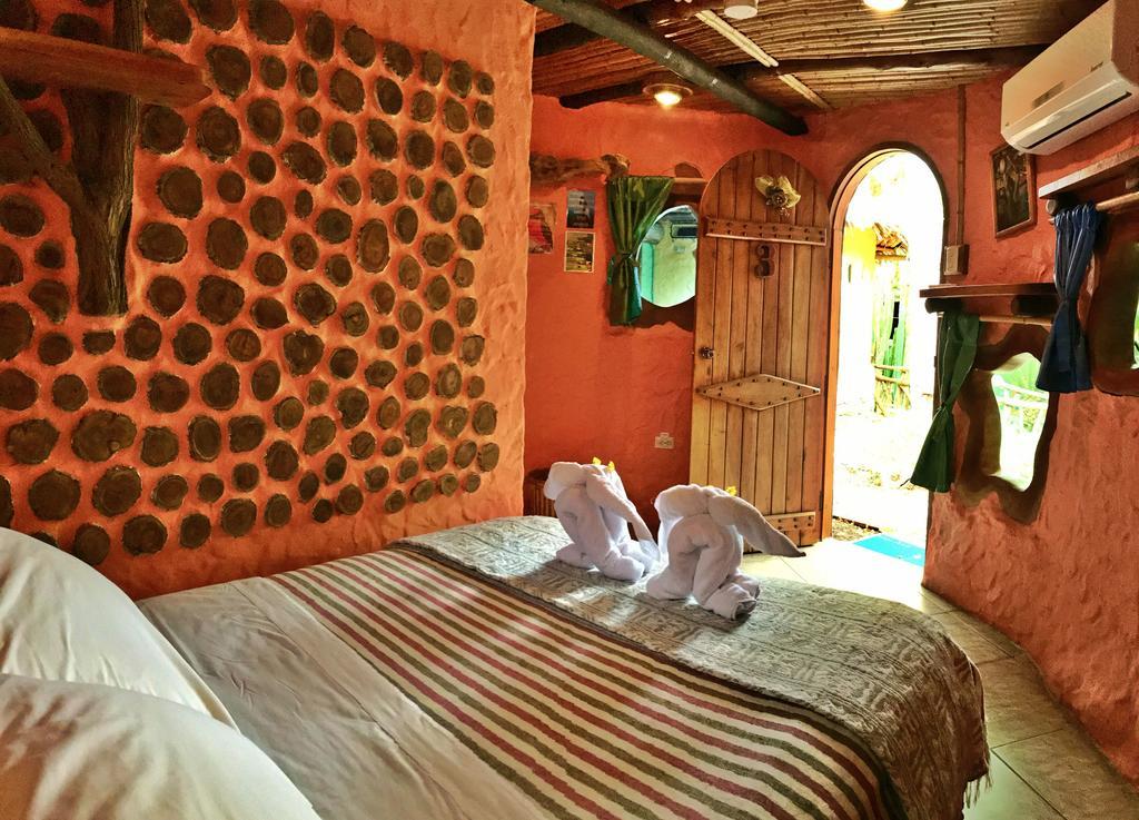 Lonesome George Ecolodge 푸에르토아요라 외부 사진