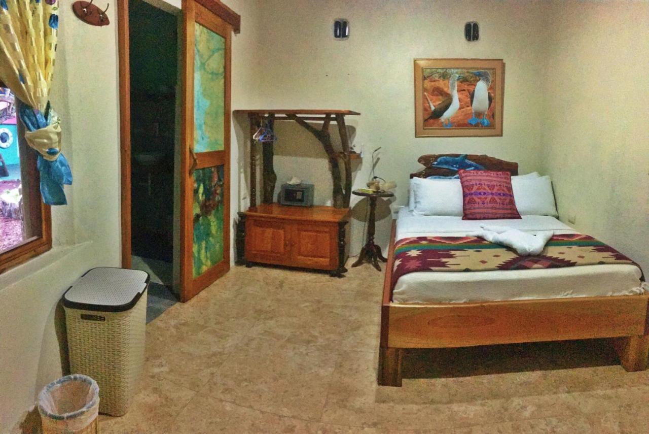 Lonesome George Ecolodge 푸에르토아요라 외부 사진
